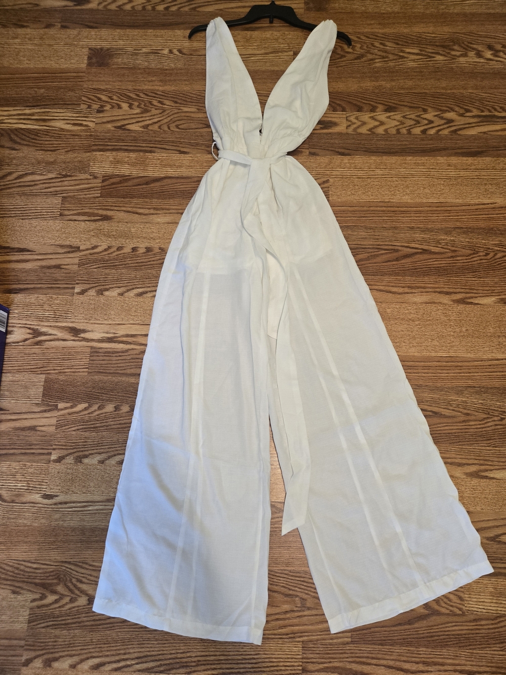 NWOT Elegant White Wide-Leg V-Neck Jumpsuit with Tie Waist